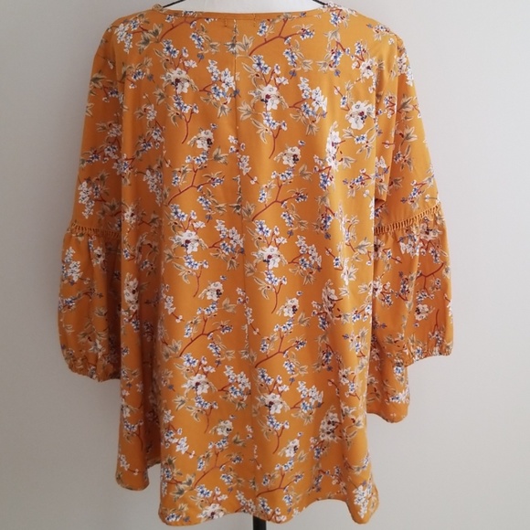 Chloah Blouse - Picture 2 of 6